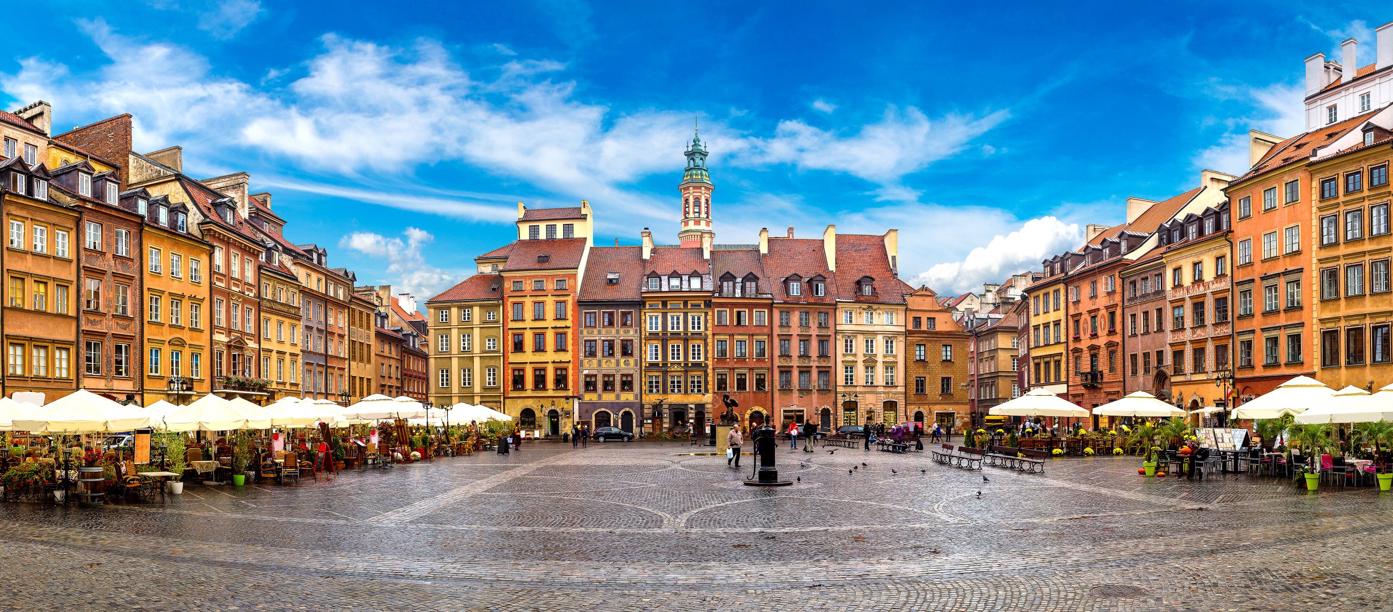 Großer Platz in Stadt