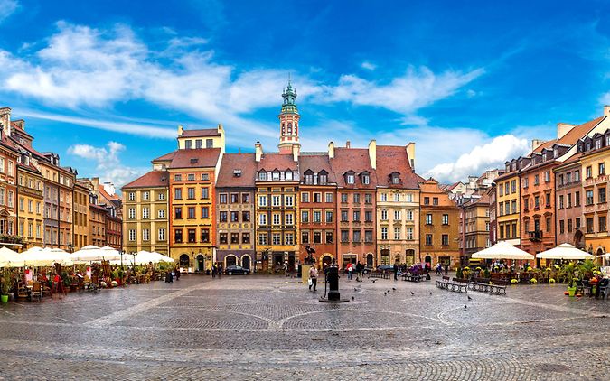 Großer Platz in Stadt