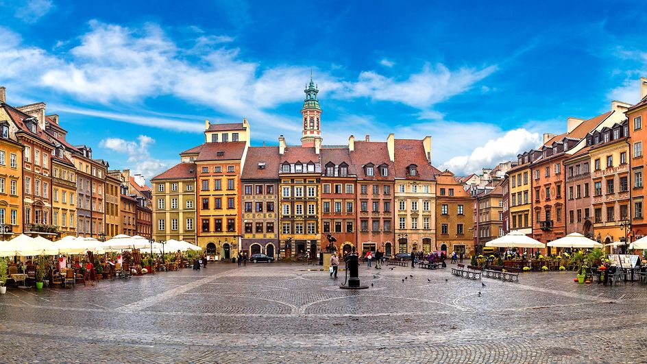 Großer Platz in Stadt