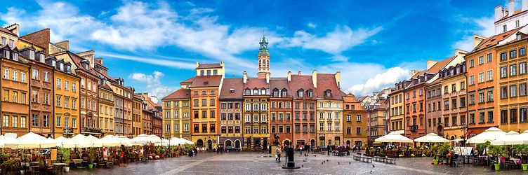 Großer Platz in Stadt